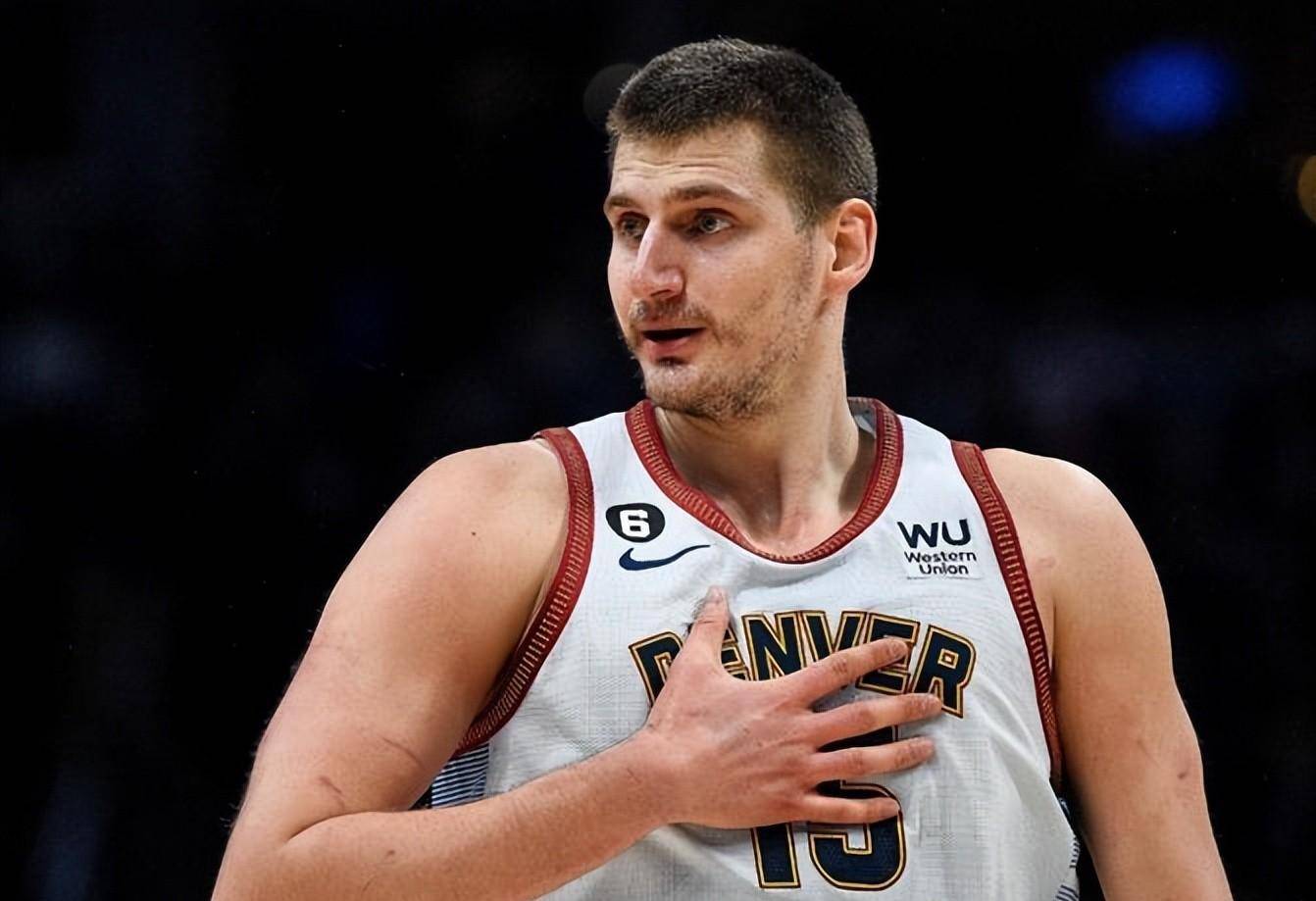 包含萨拉赫重返赛场，晋级下一阶段首场状态出色，湖人观众沸腾！的词条