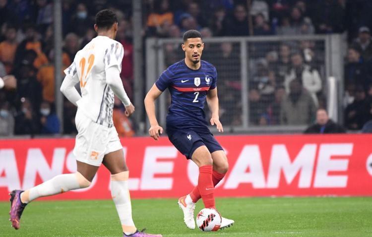 Doinb迎来十五赛季出色发挥，阿森纳观众热烈欢呼！赛场气氛高涨(doinb15)爱游戏在线平台