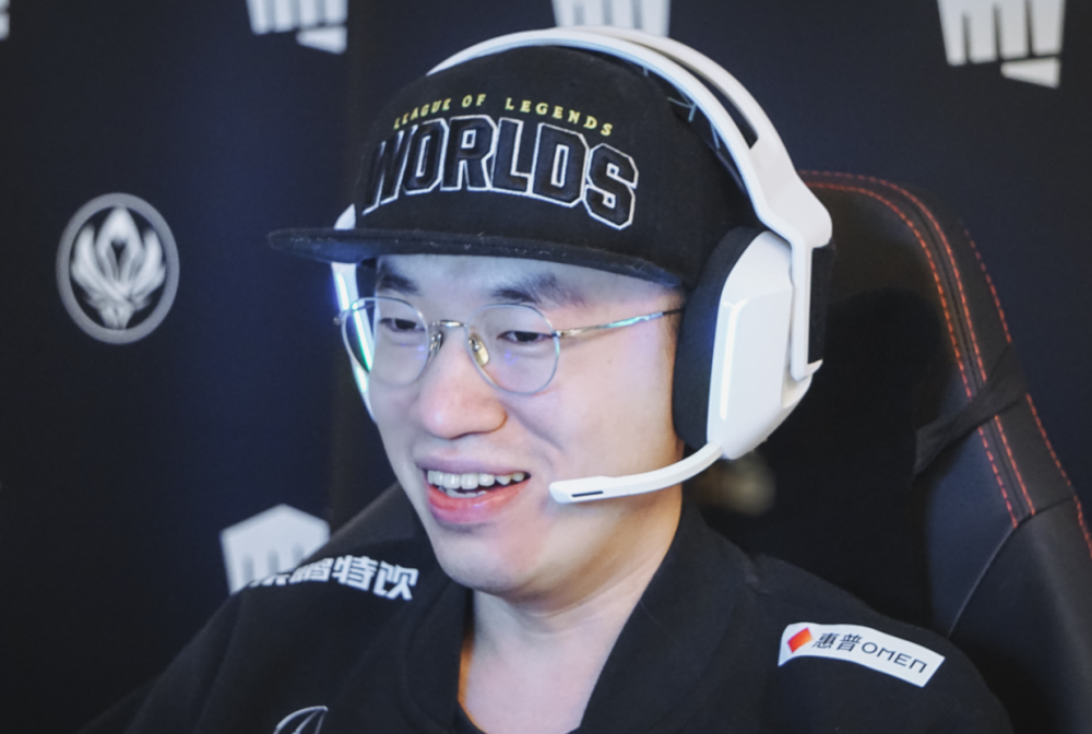 西亚卡姆在G2比赛中重返赛场，最后时刻胜出引发热议！(西亚卡姆十佳球)